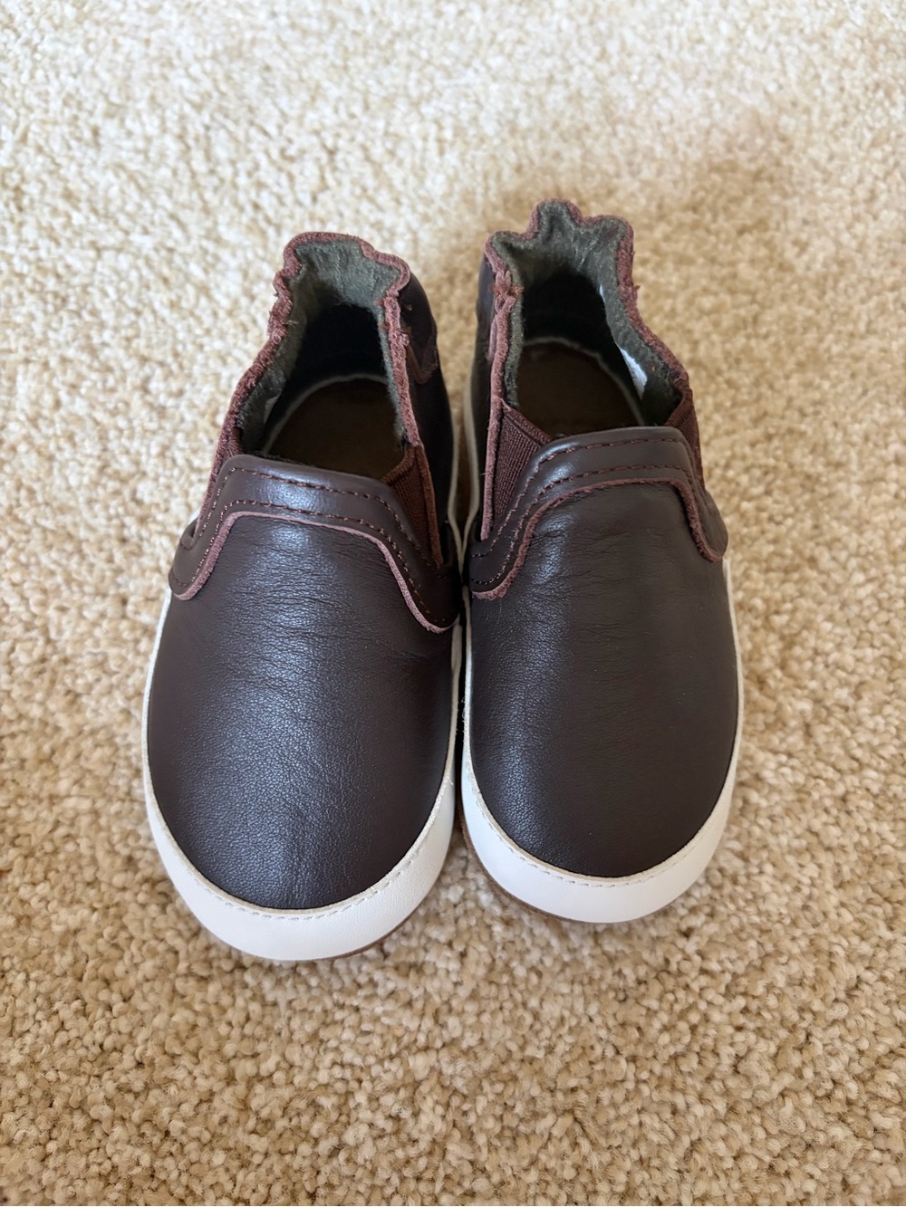 ✨LIKE NEW✨ Robeez Liam brown soft sole baby boy shoes, size 6-12 months